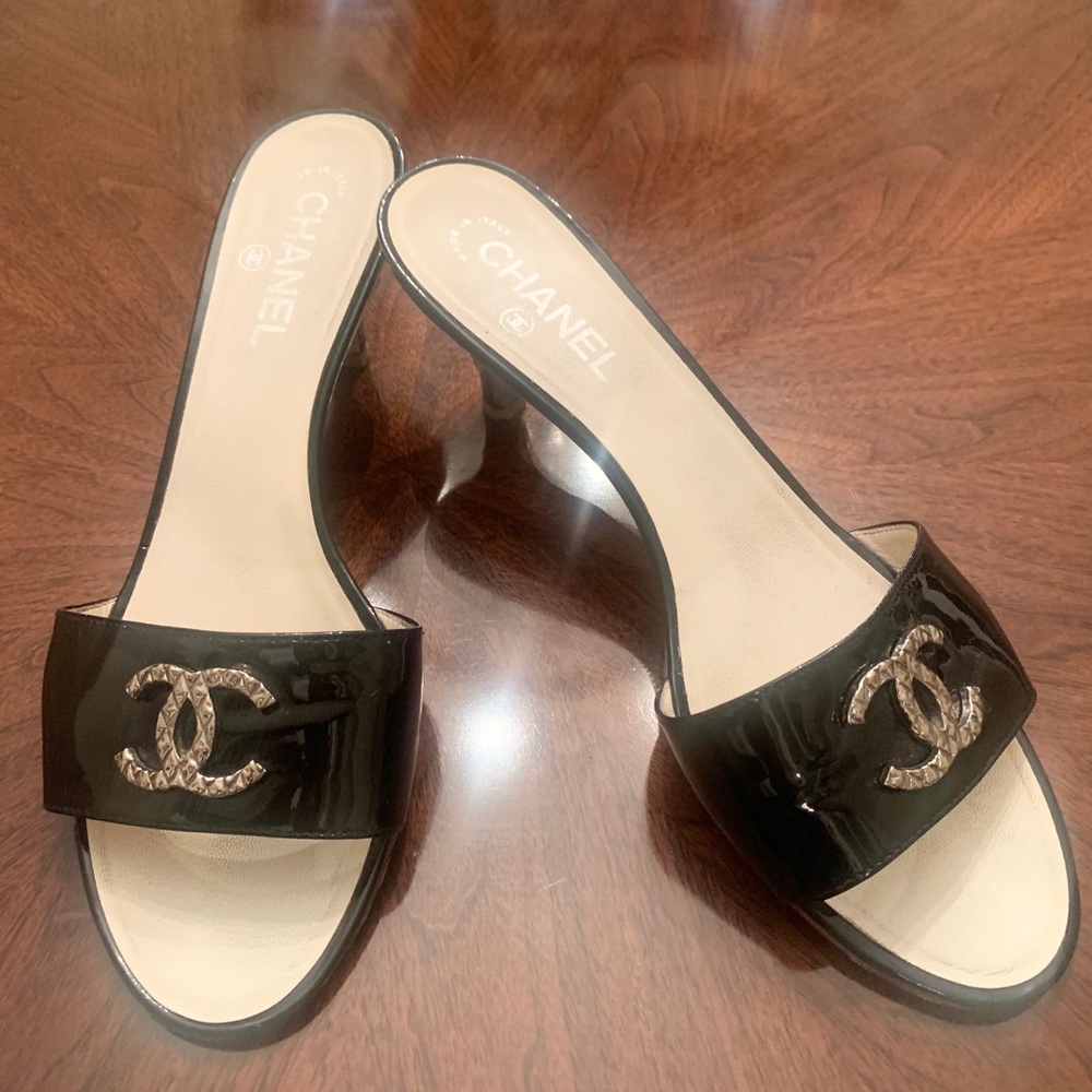 CHANEL Sandals